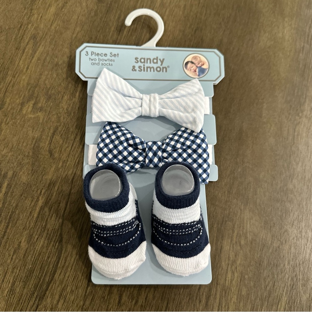 NWT Sandy & Simon Three Piece Set Two Bowties and Socks